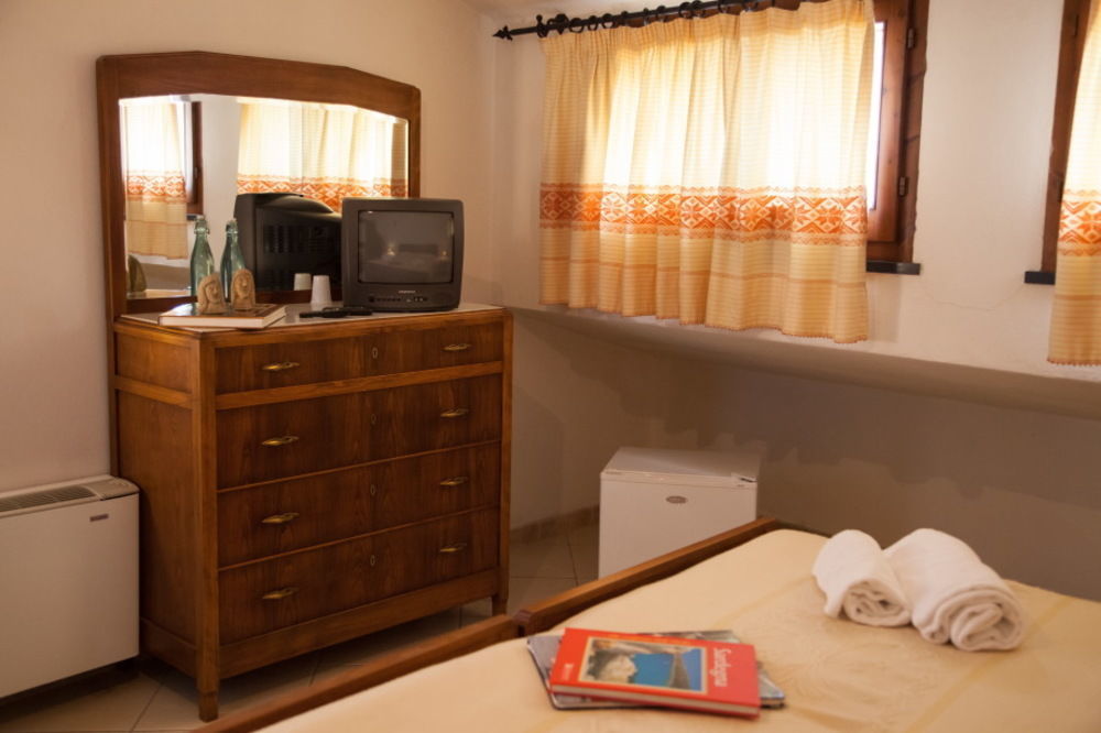 Su Cantaru Guesthouse Villanova Monteleone Exterior photo