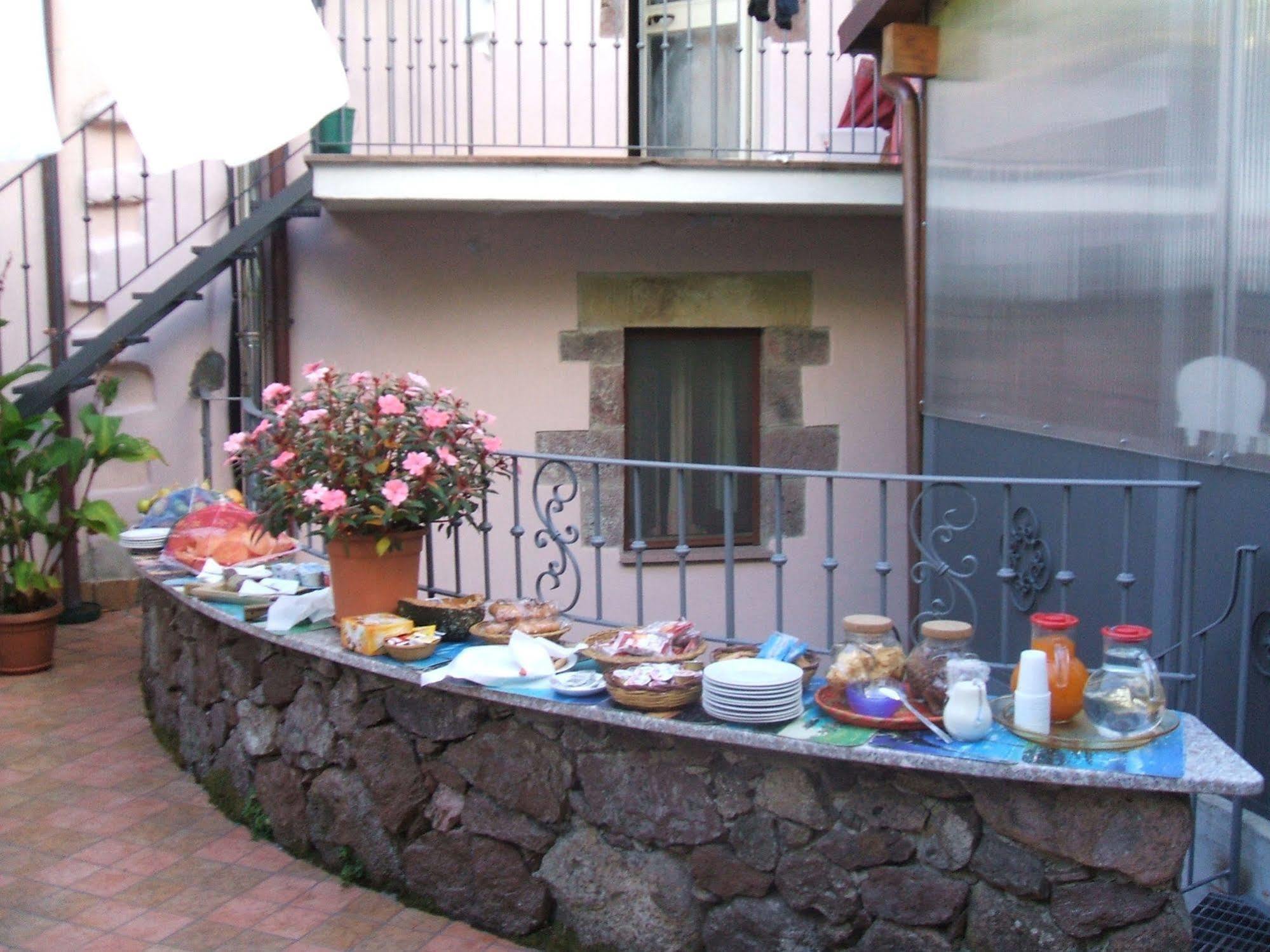 Su Cantaru Guesthouse Villanova Monteleone Exterior photo