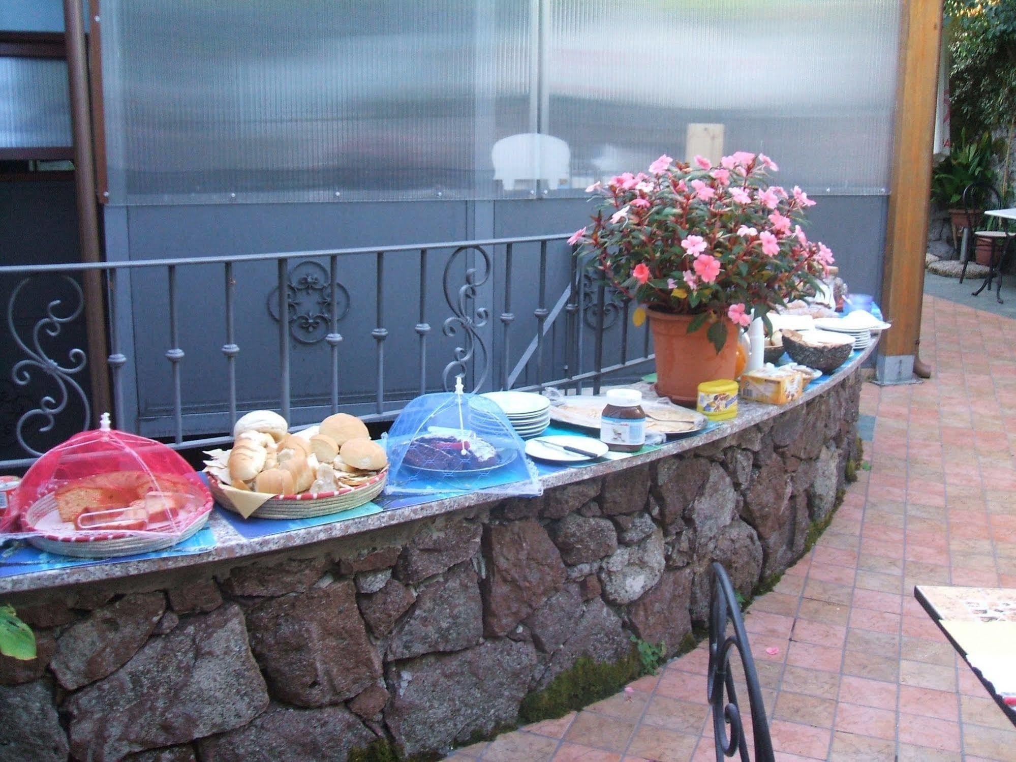 Su Cantaru Guesthouse Villanova Monteleone Exterior photo